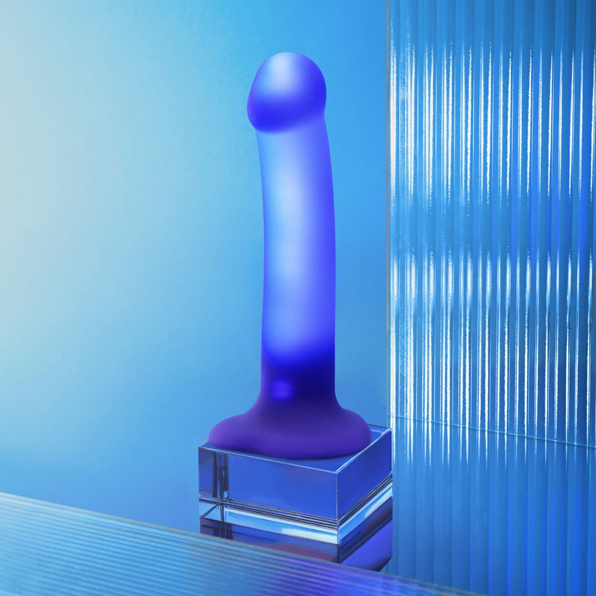 Strap On Me - Glow-LED Dildo Purple - M - Image 4