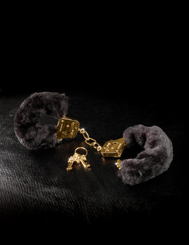 Pipedream - Fetish Fantasy Gold - Deluxe Furry Cuffs - Gold/Black - Image 3