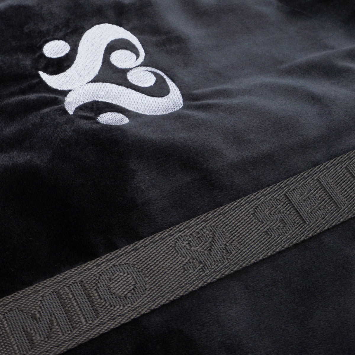 SEI MIO - Velvet Duffle Bag - Black - Image 3