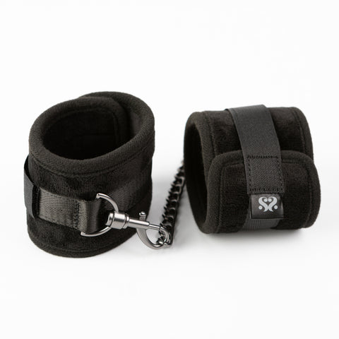 SEI MIO - Legs Locked - Padded Ankle Restraints - Image 4